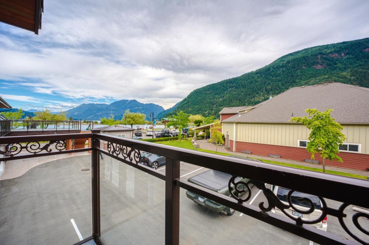 Harrison Grand Motel Harrison Hot Springs Exterior photo